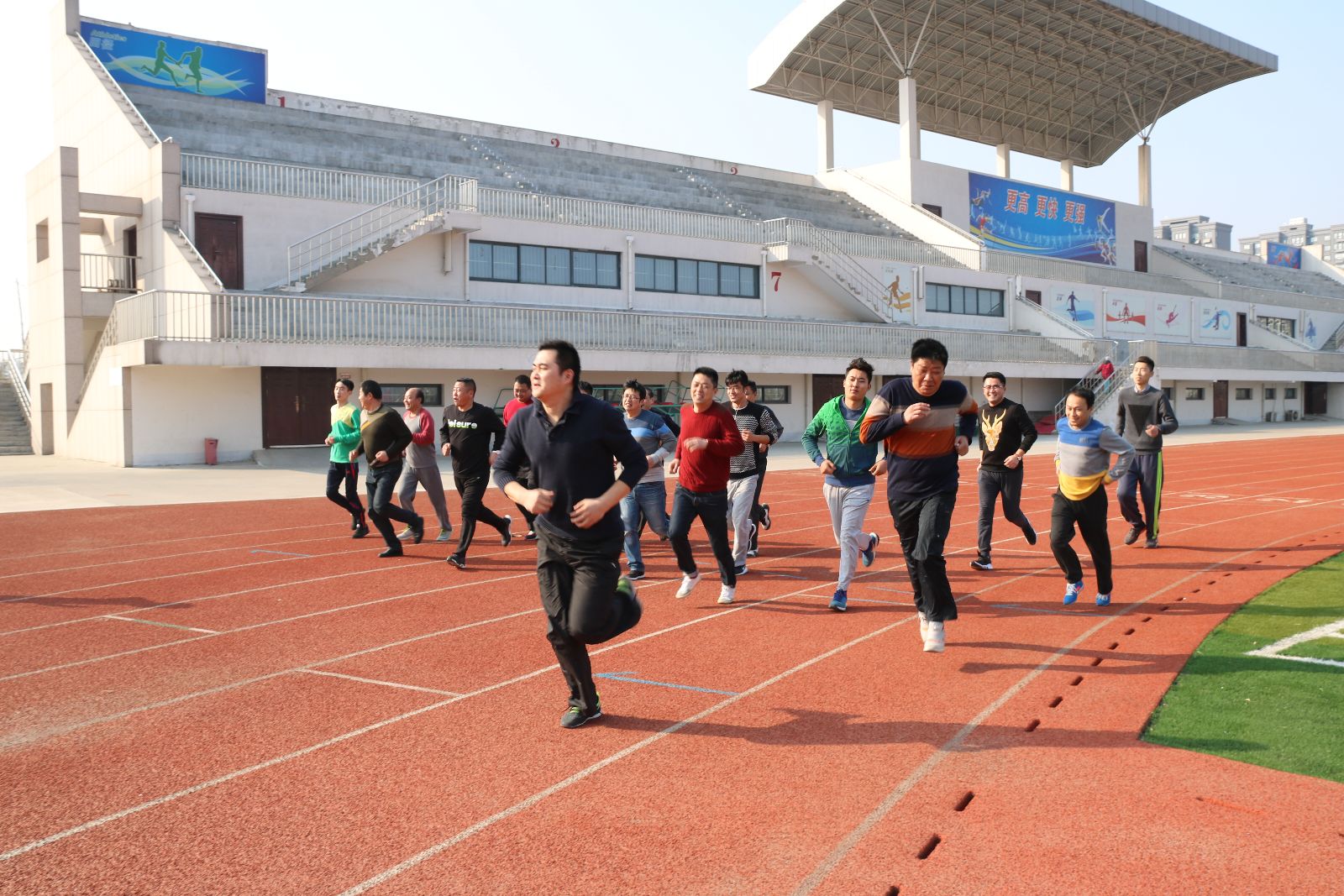 公交集團開展應(yīng)急隊員4.8公里拉練