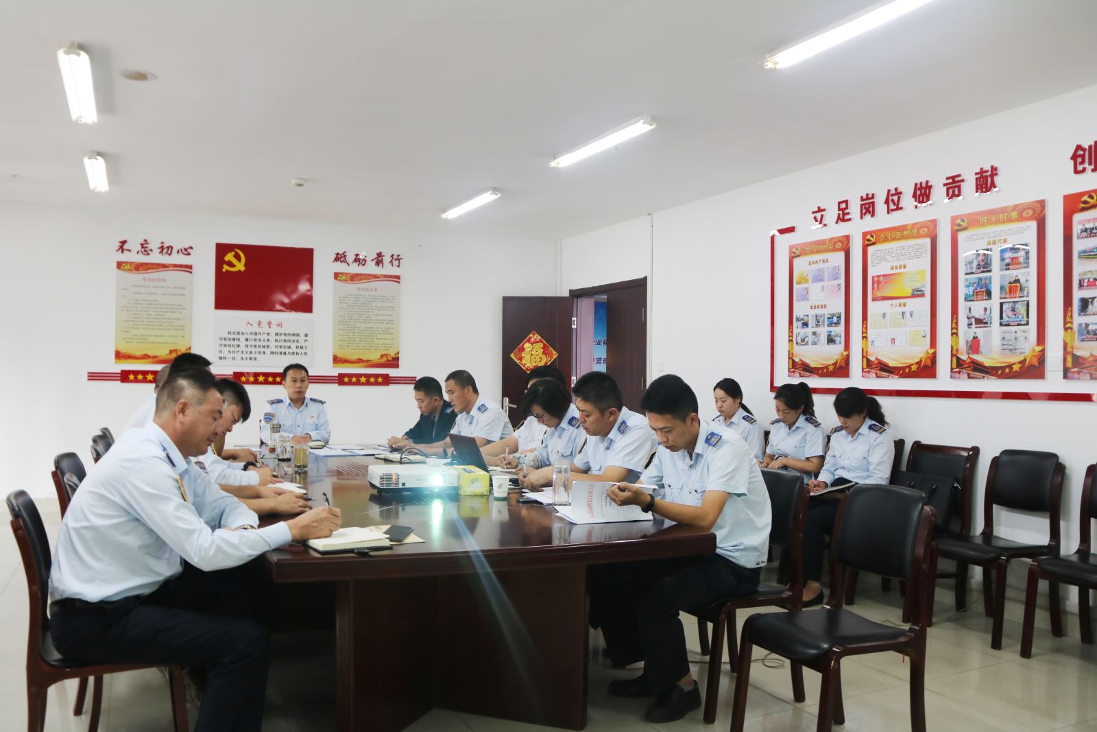 公交集團(tuán)快速公交公司積極部署國慶節(jié)運輸保障和安全生產(chǎn)工作