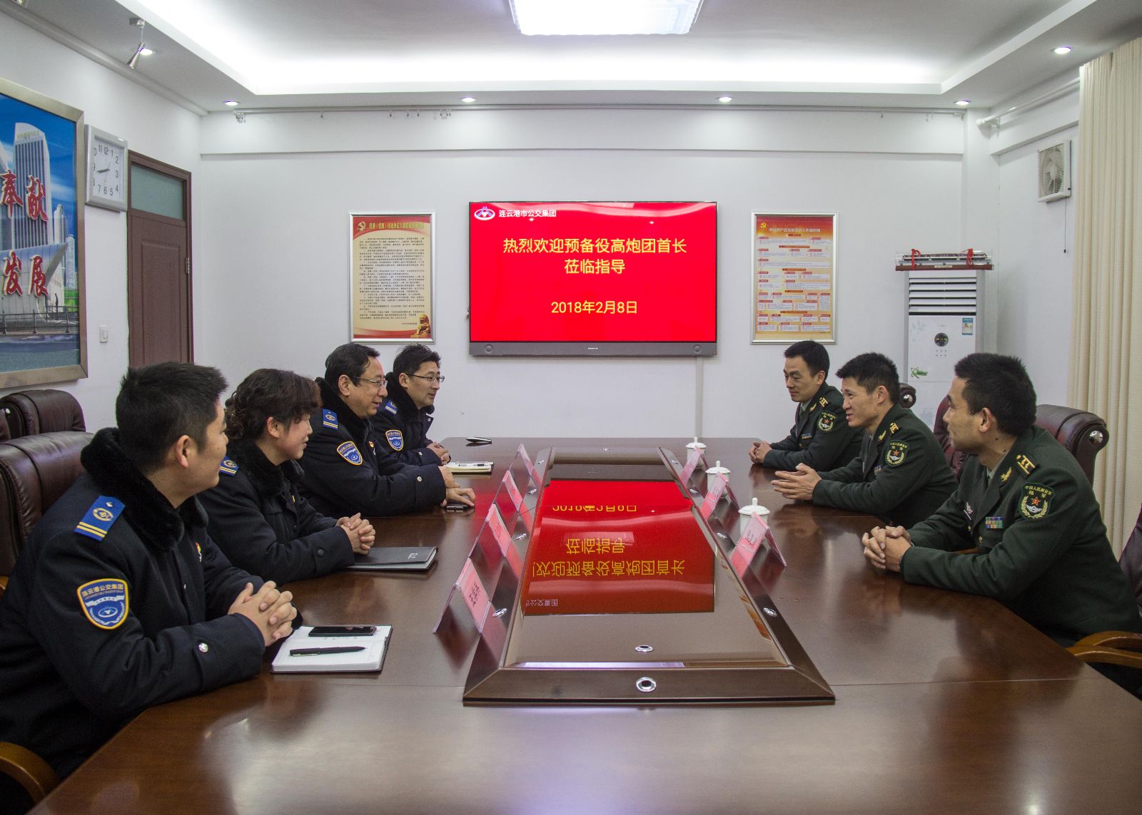 連云港市預(yù)備役高炮團(tuán)團(tuán)長到公交集團(tuán)交流指導(dǎo)工作