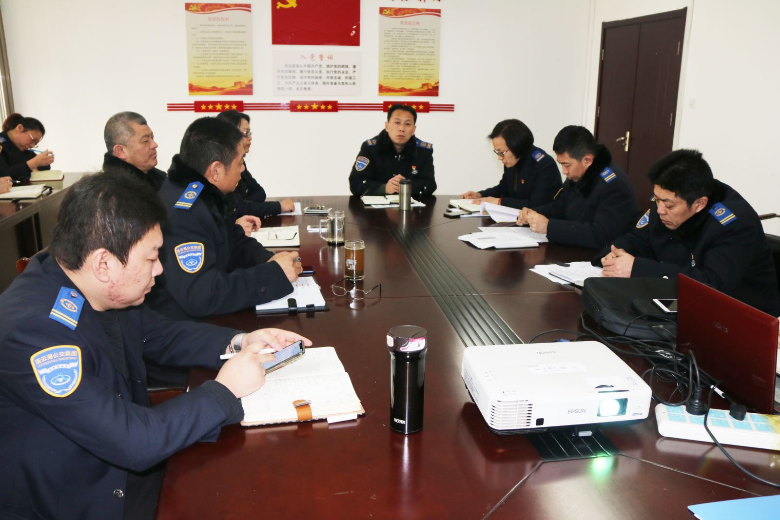 公交集團(tuán)快速公交事業(yè)部召開(kāi)B1K線(xiàn)運(yùn)營(yíng)專(zhuān)題會(huì)議