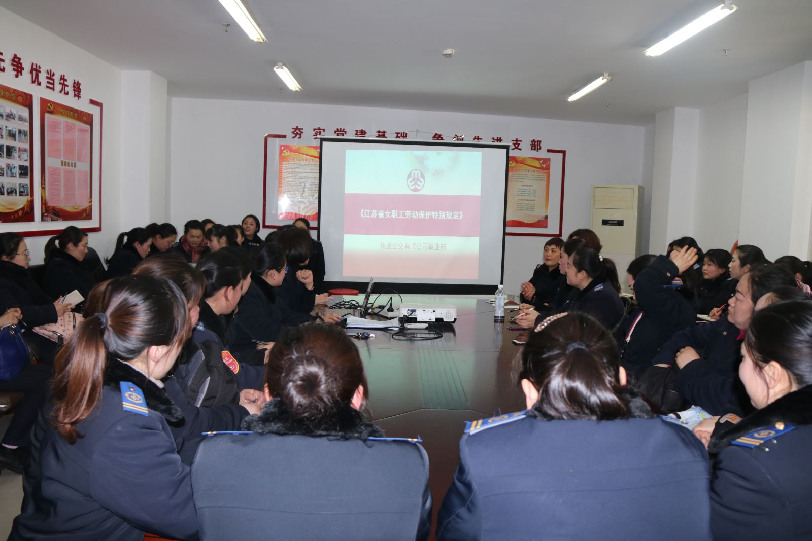 公交集團快速公交事業(yè)部開展女職工培訓提高女職工整體素質(zhì)