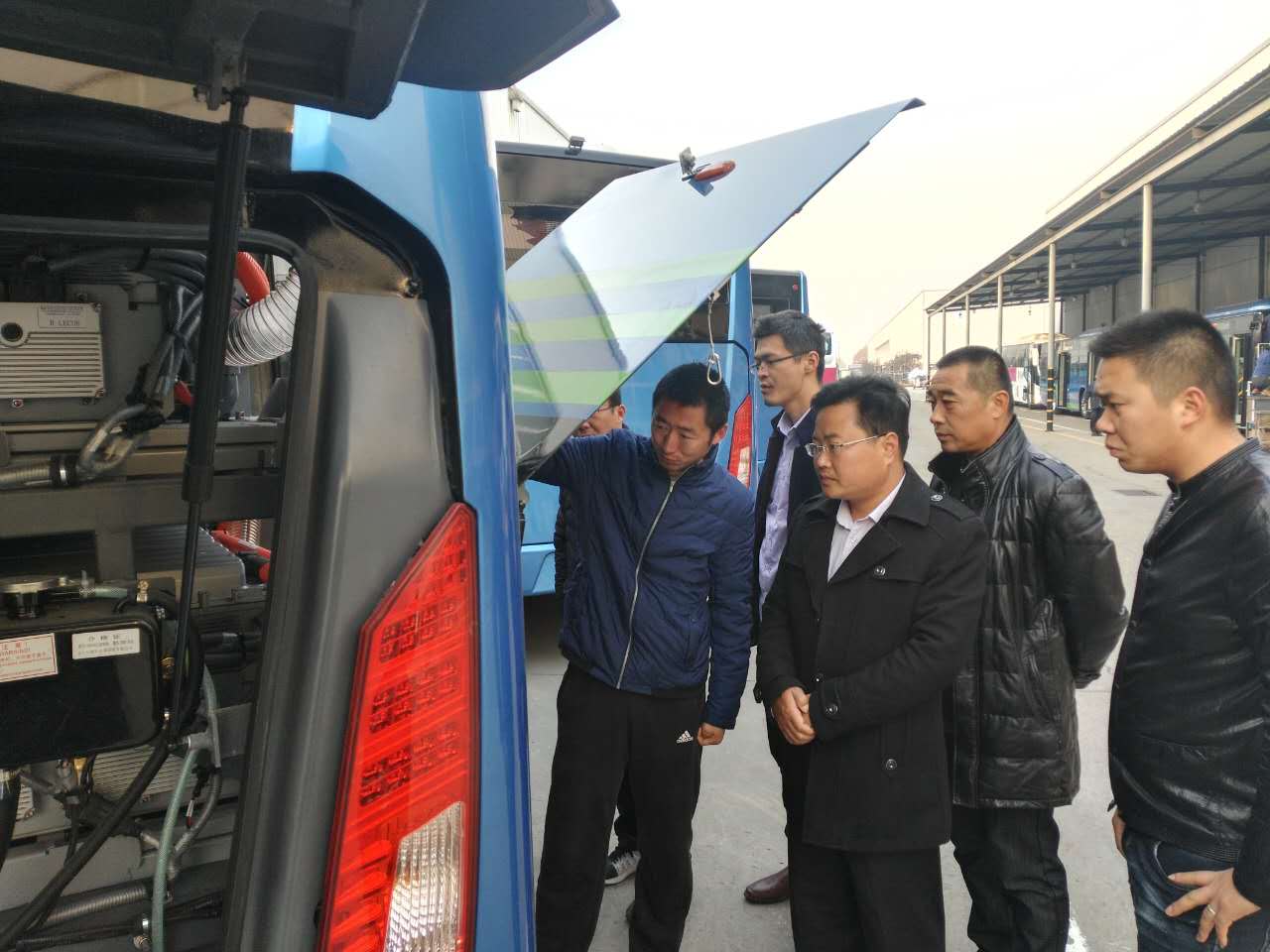 公交集團安排機務(wù)管理人員到廠家學習