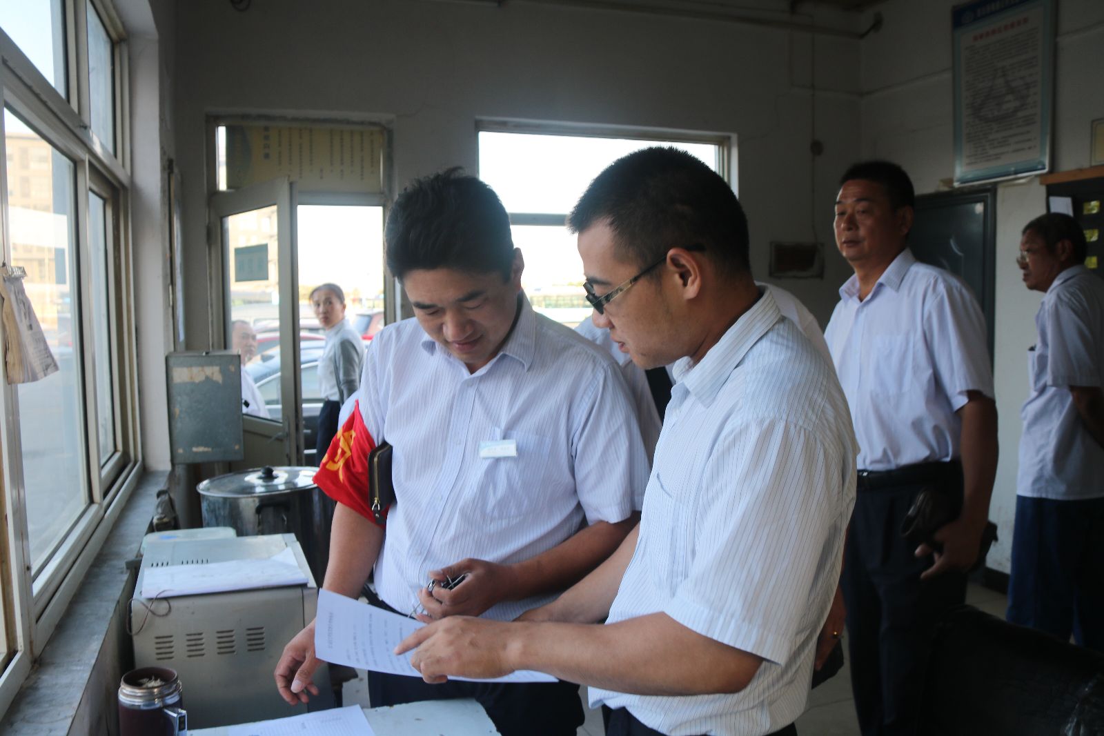 公交快速公司B12誠(chéng)信文明線駕駛員簽訂承諾書(shū)