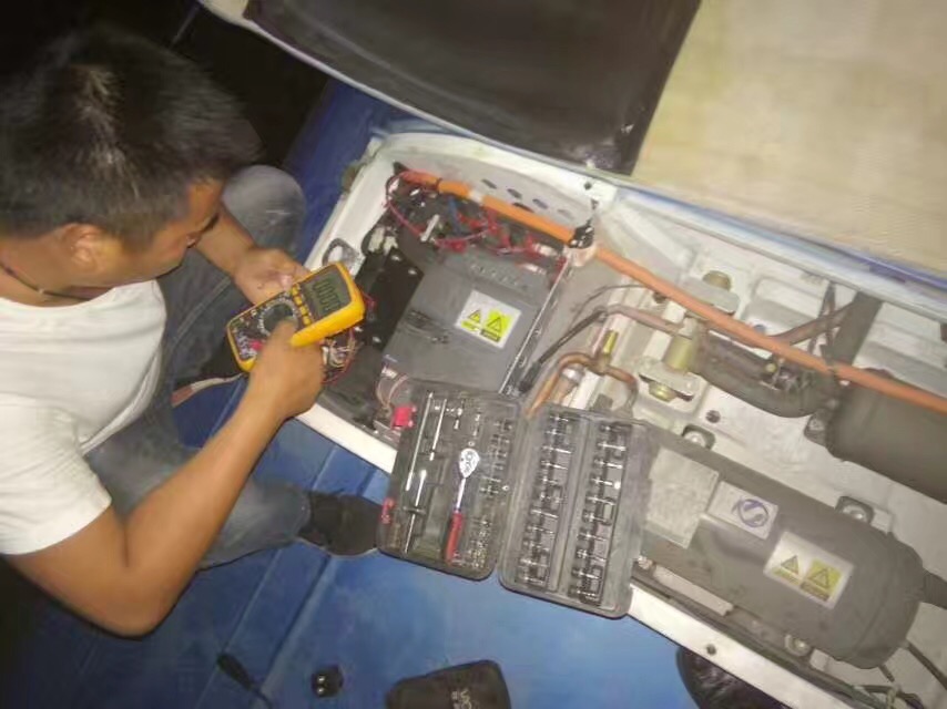 公交集團做好空調清潔、保養(yǎng)工作