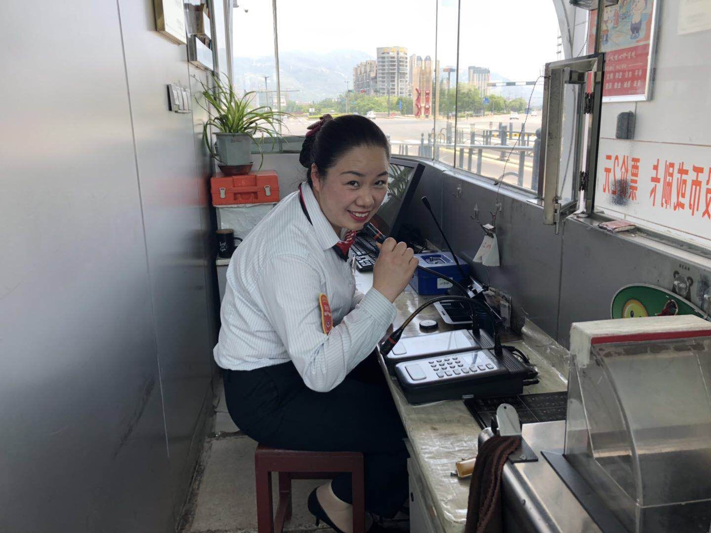 愛崗敬業(yè)的站務員掌靖茹