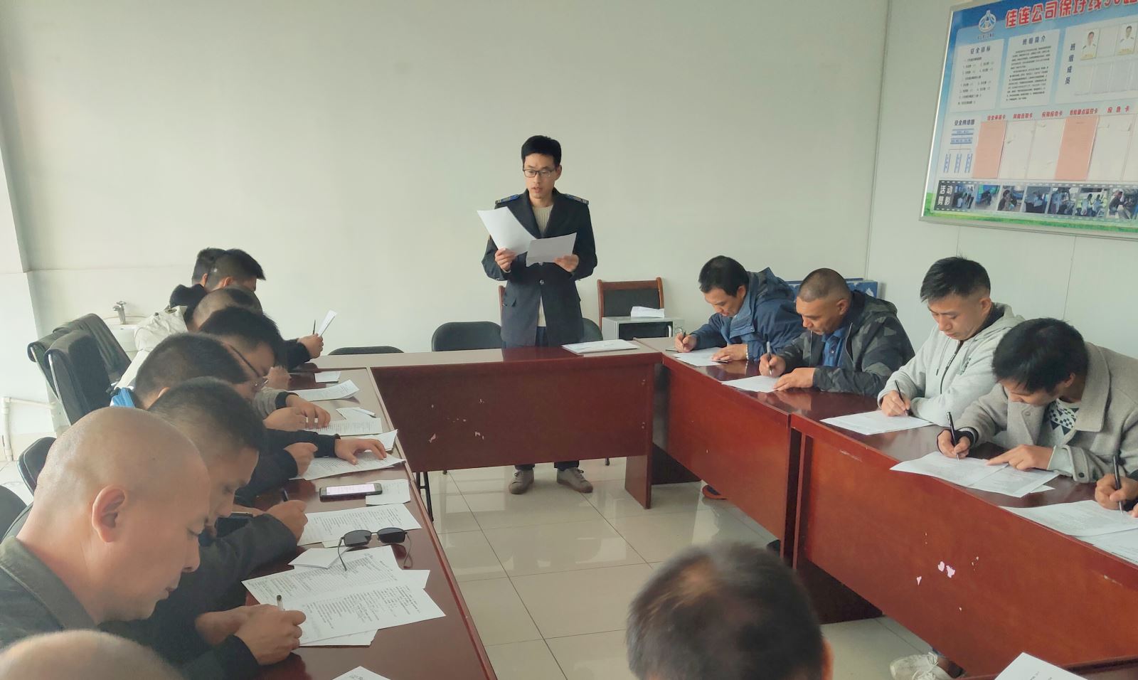 公交集團機務技術事業(yè)部對新進駕駛員進行崗前機務培訓