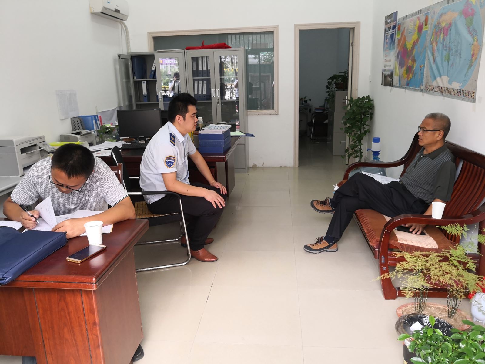 市運管處到公交集團(tuán)旅游公司檢查“雙節(jié)”安全生產(chǎn)工作