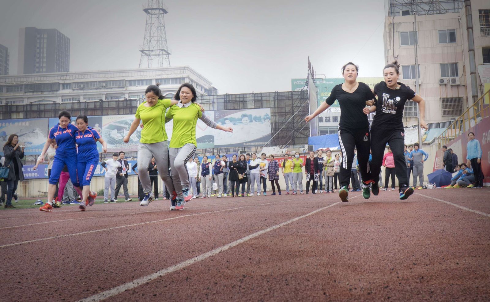 海通公交獲得集團(tuán)“并足行”運動項目第一名