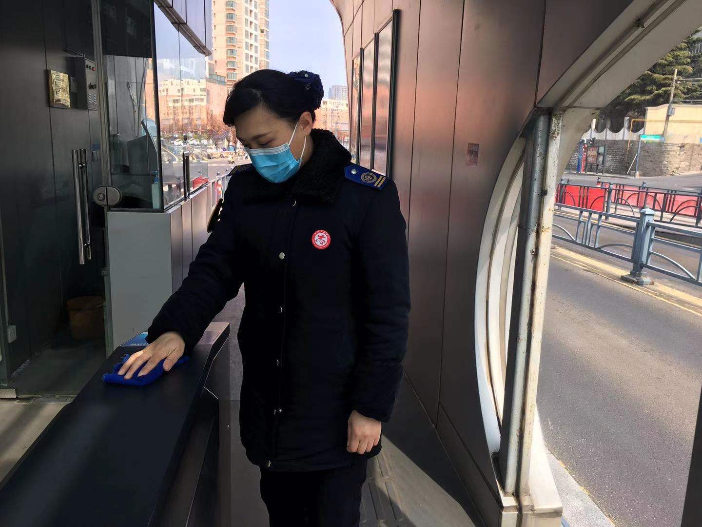 快速公交事業(yè)部站務(wù)員柳小敏幫助乘客獲表揚(yáng)