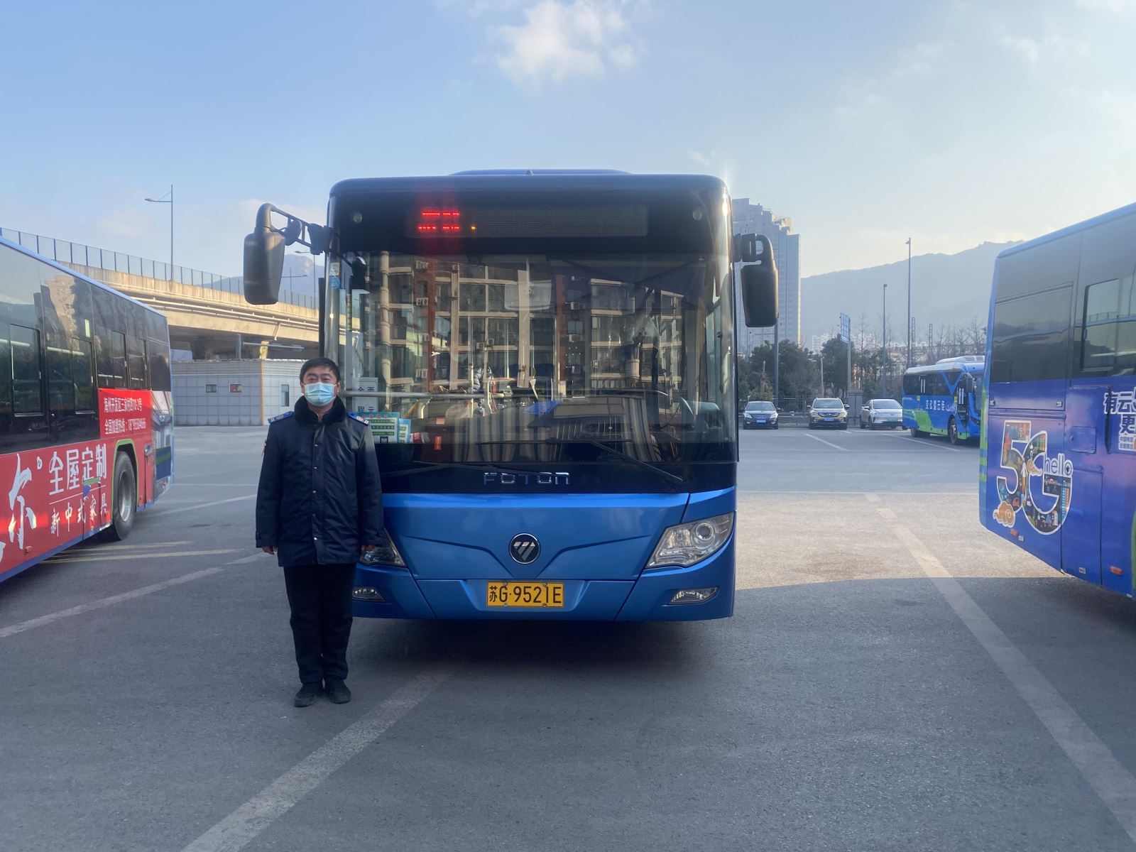 公交游6路駕駛員江海川拾金不昧受表揚