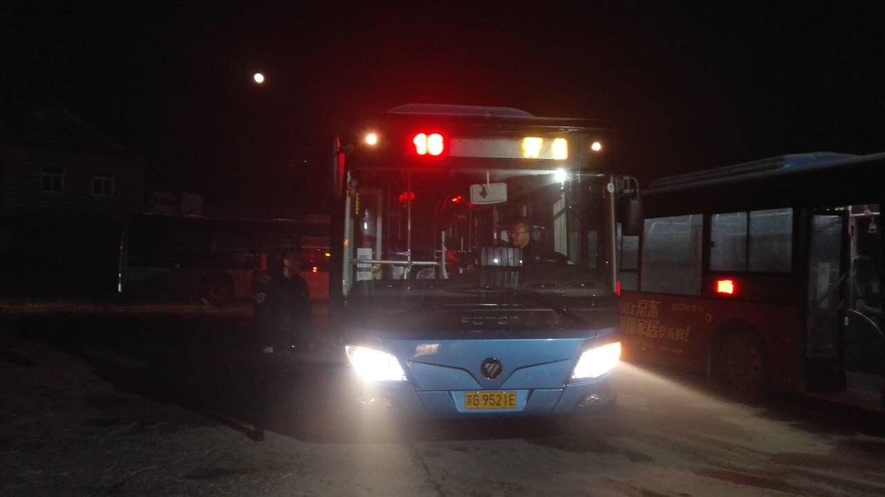 春運(yùn)第一天，公交海州公司認(rèn)真做好發(fā)車前的安全交待工作