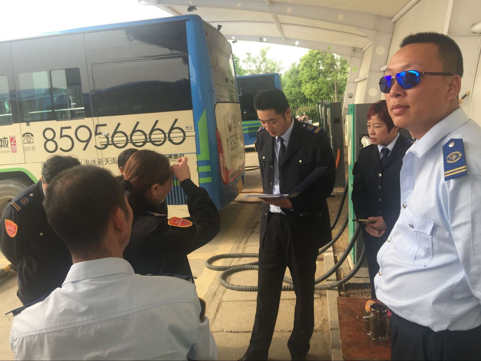 江蘇明茂新能源公司對充電工進(jìn)行服務(wù)培訓(xùn)